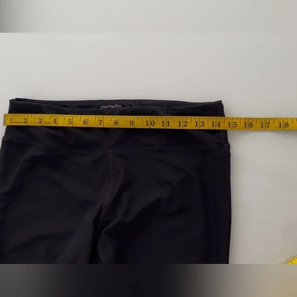 MARIKA Capri Leggings Size Med Black Watercolor Pink Color Three Quarter Length - Picture 5 of 6